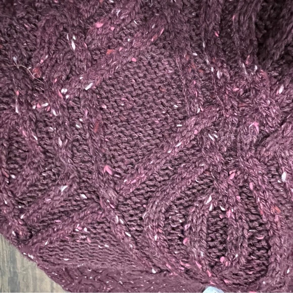 Time and Tru Met Burgundy Mixed Stitch Sweater Size Small - Picture 5 of 5